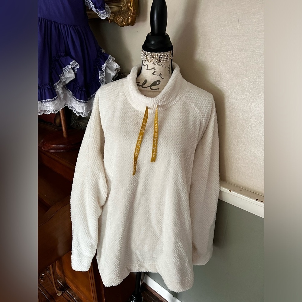 Muk Luks Womens 2X Pullover
Soft Fleece Funnel Neck
Drawstring Top White